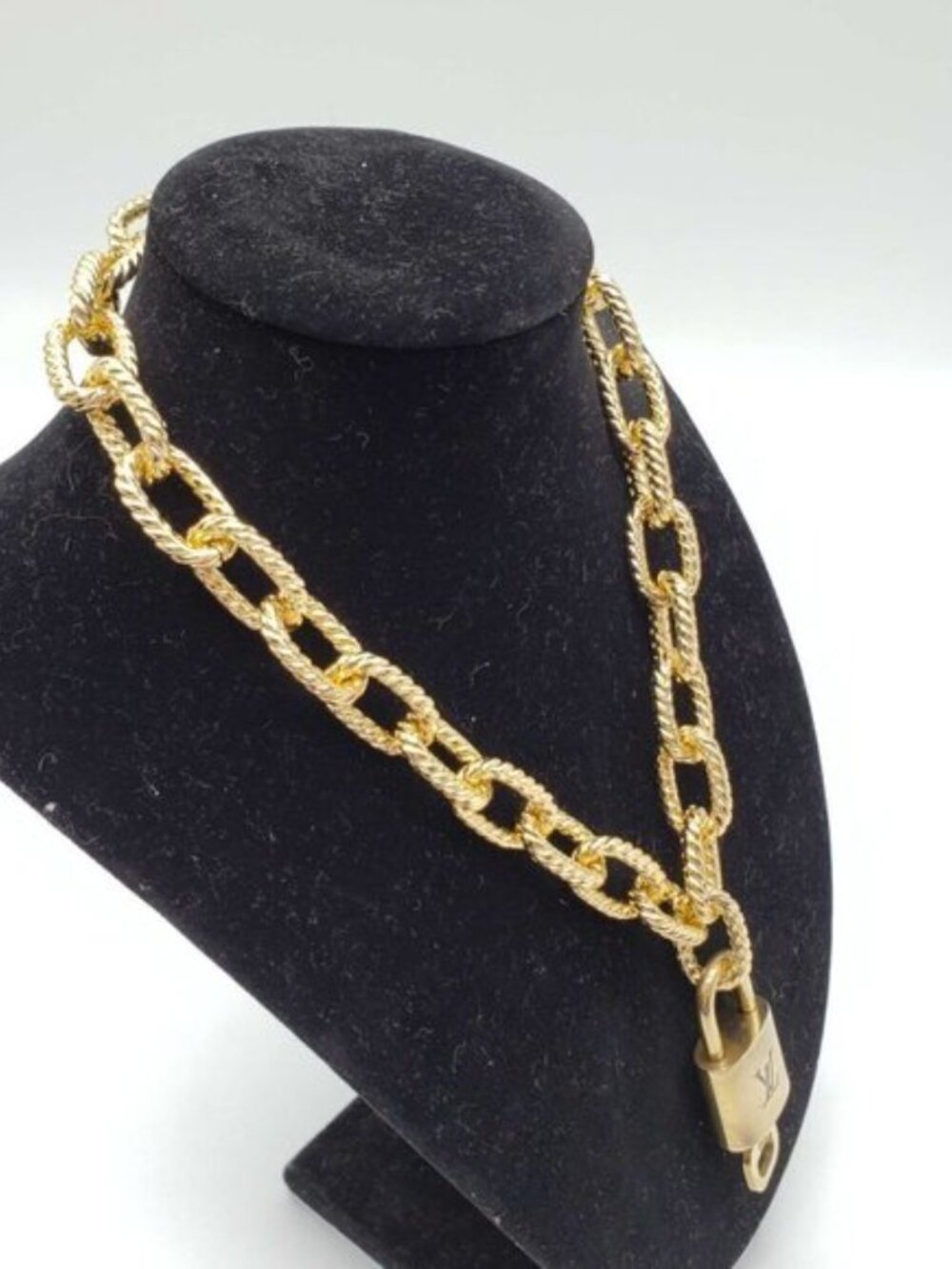 Gold-Plated Necklace with Authentic Louis Vuitton Padlock - Picture 3 of 11